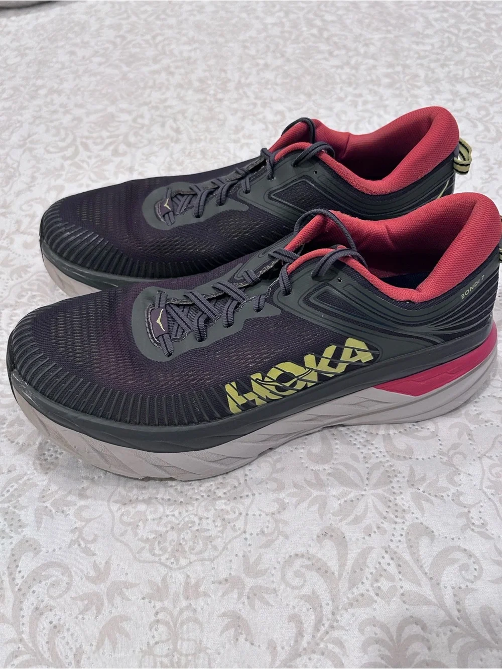 Hoka One One Men’s Size 10 Bondi 7 Color Gray Red/Orange Yellow Comfort